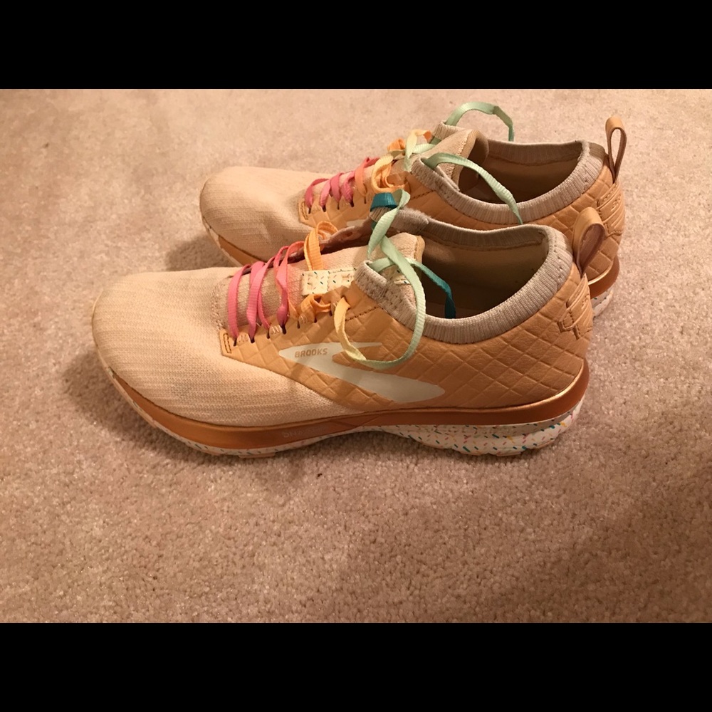 Brooks Ricochet Vanilla Sprinkles running shoes